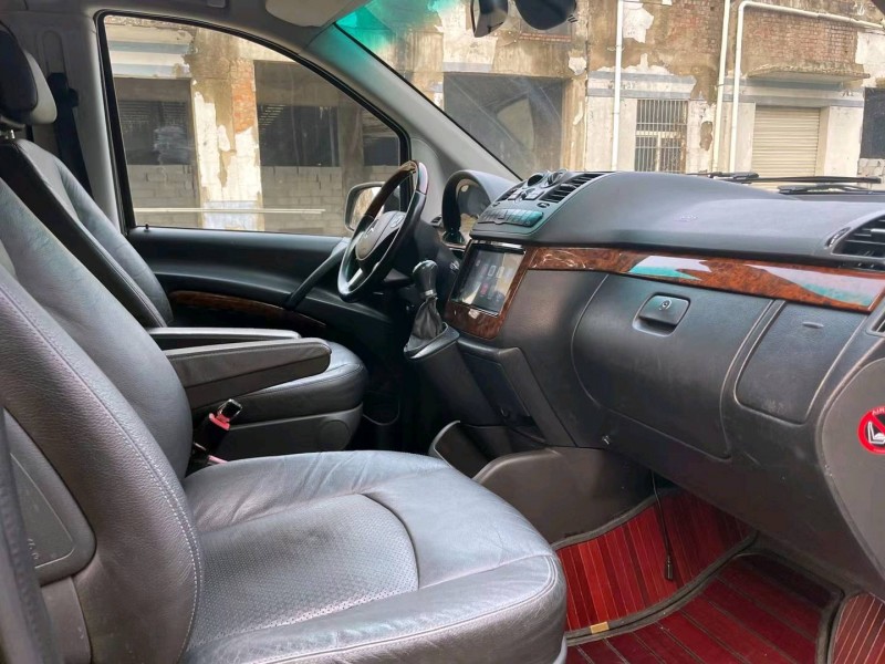 北京12年奔驰唯雅诺4