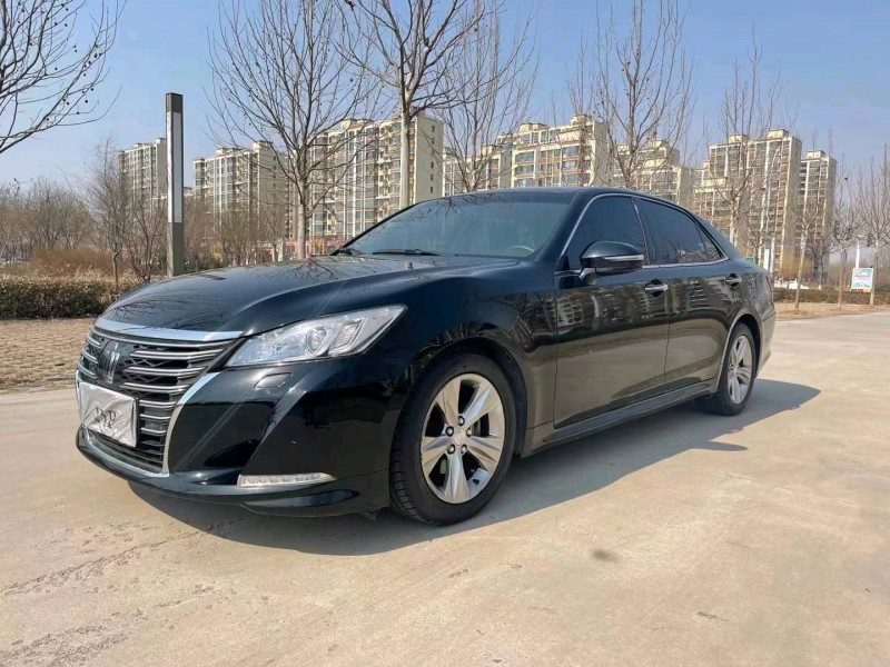 唐山16年豐田皇冠2
