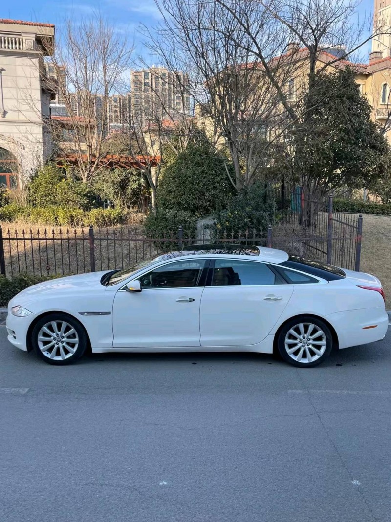 青岛10年捷豹XJ3