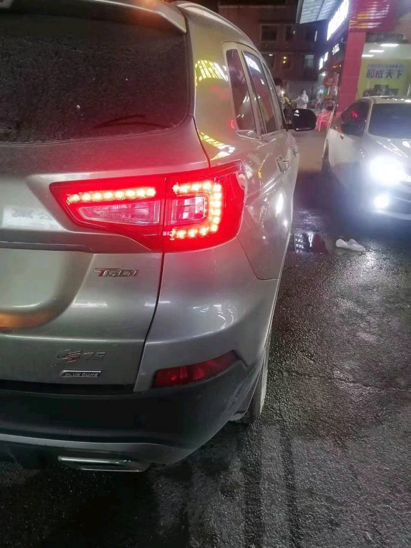 昆明17年長安汽車CS757