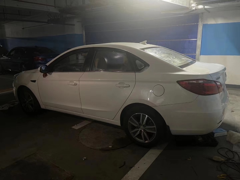 重慶15年長安汽車逸動2