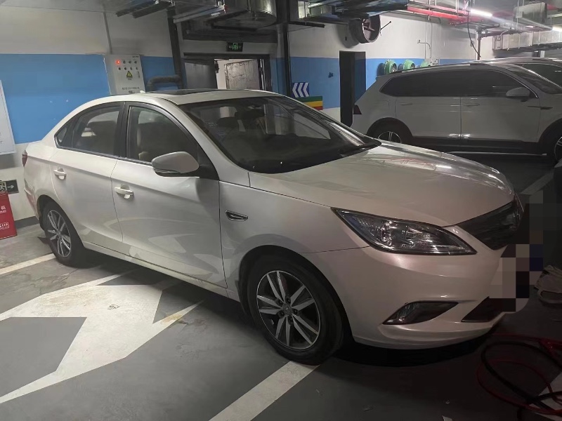 重慶15年長安汽車逸動4