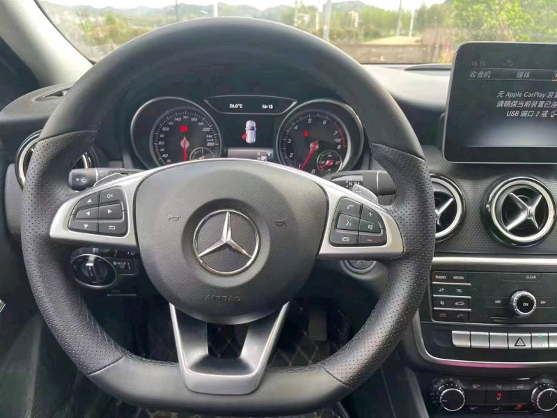 济宁19年奔驰GLA4