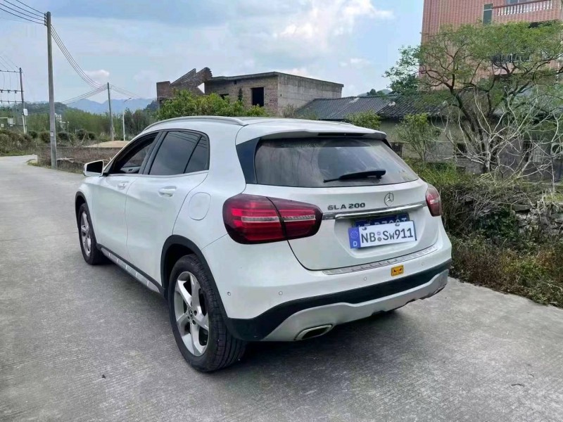 济宁19年奔驰GLA6