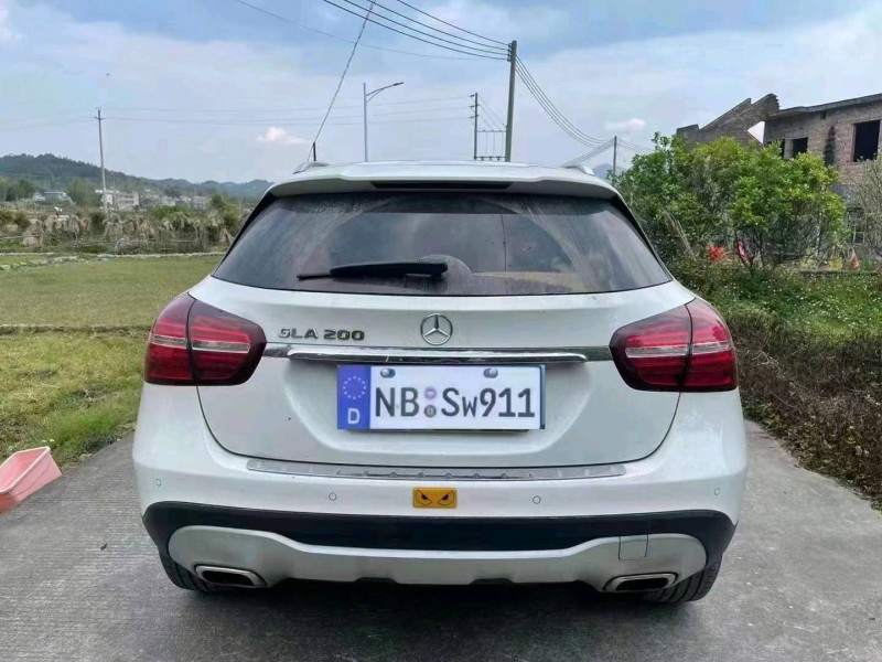 济宁19年奔驰GLA8