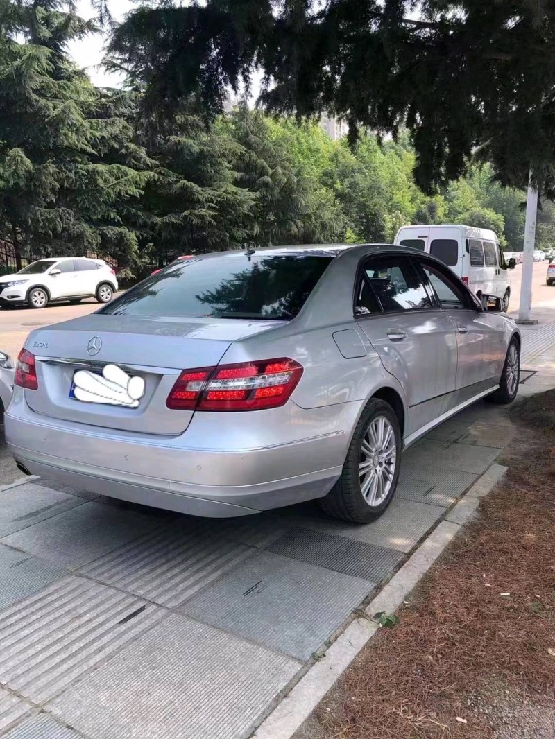 东营11年奔驰E6