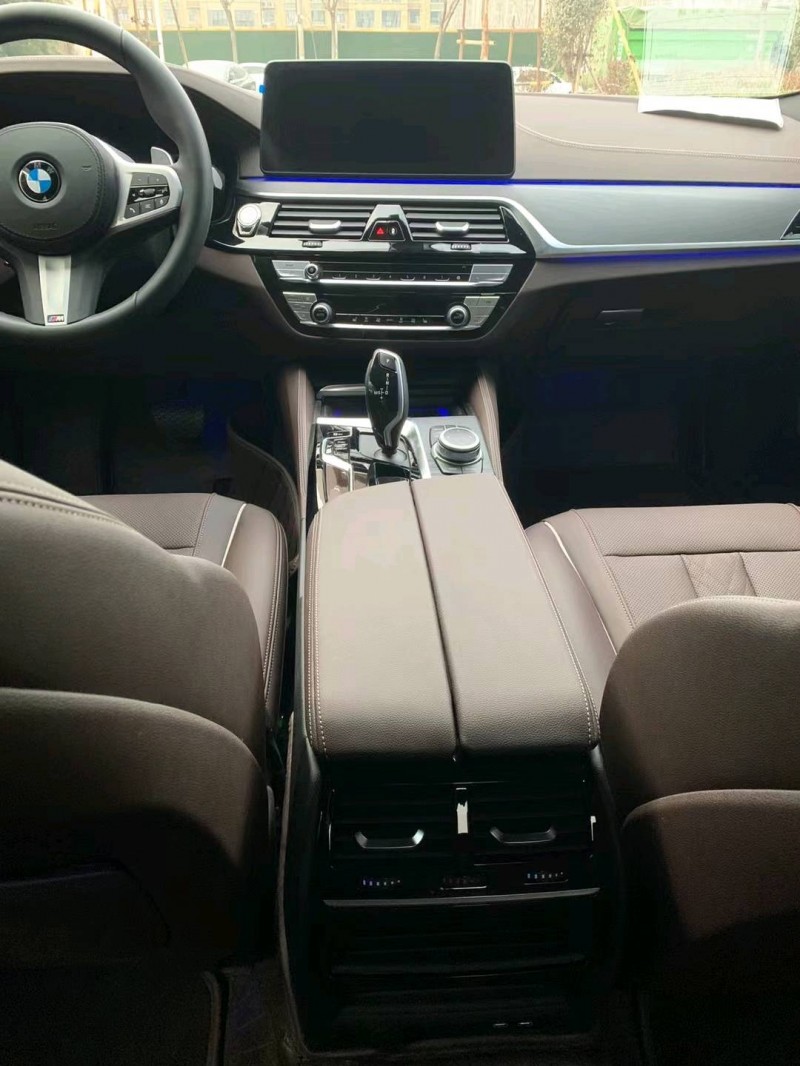 北京22年宝马5系8