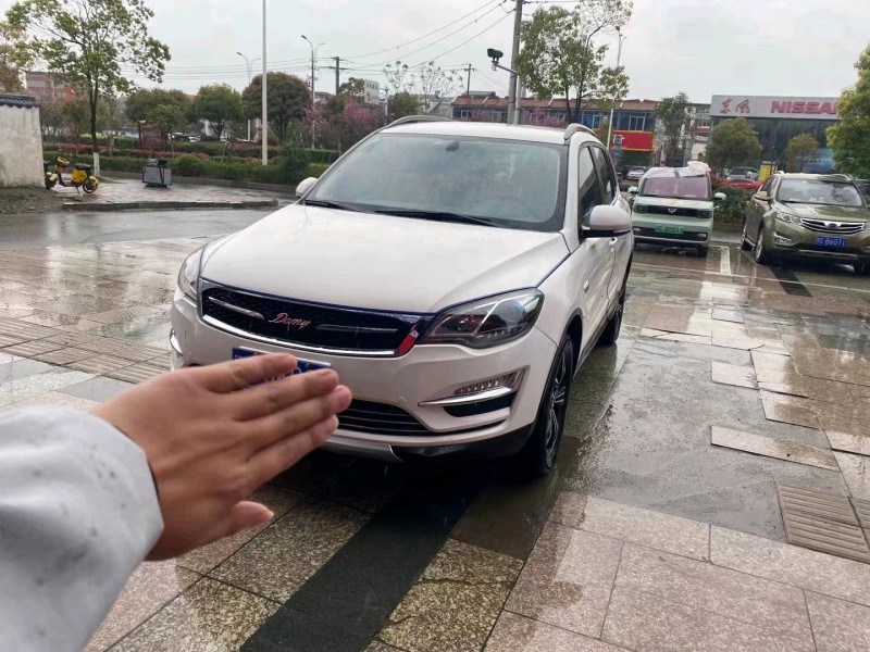 上饒17年眾泰大邁X56