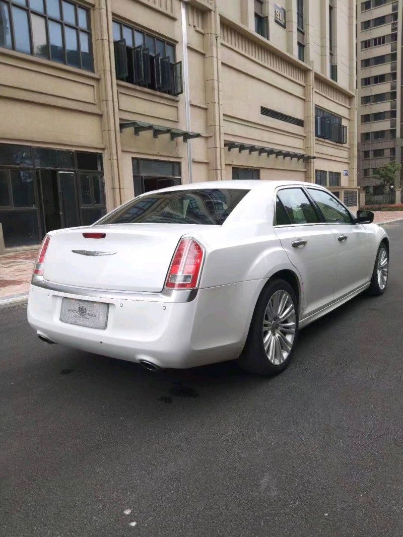 吉安16年克萊斯勒300C5