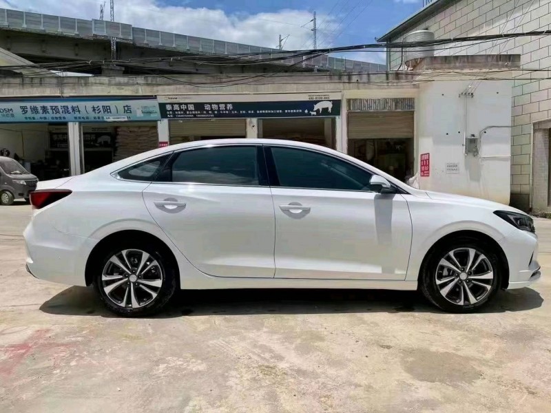 麗江20年長安汽車逸動4