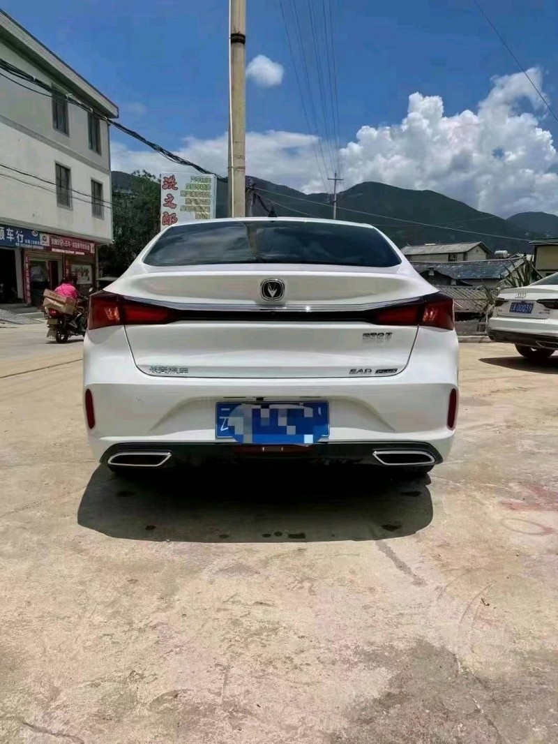 麗江20年長安汽車逸動3