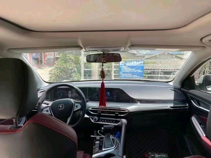 麗江20年長安汽車逸動5