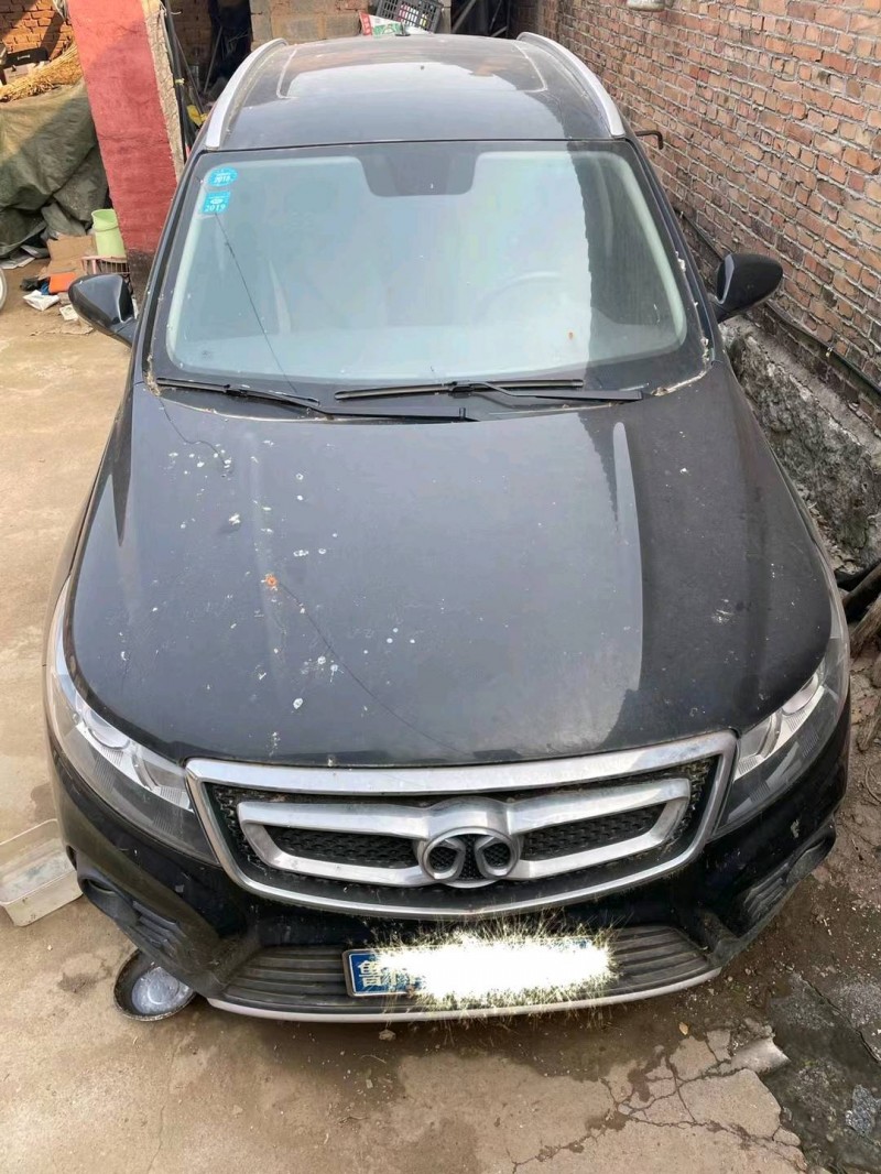 济宁17年北汽绅宝X551