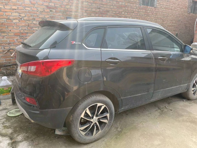 济宁17年北汽绅宝X553