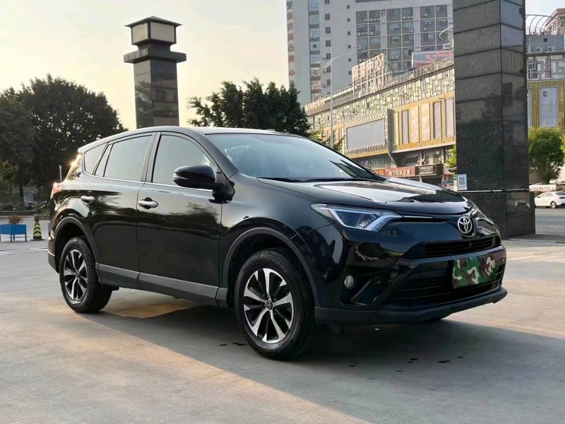 東莞17年豐田RAV4榮放2