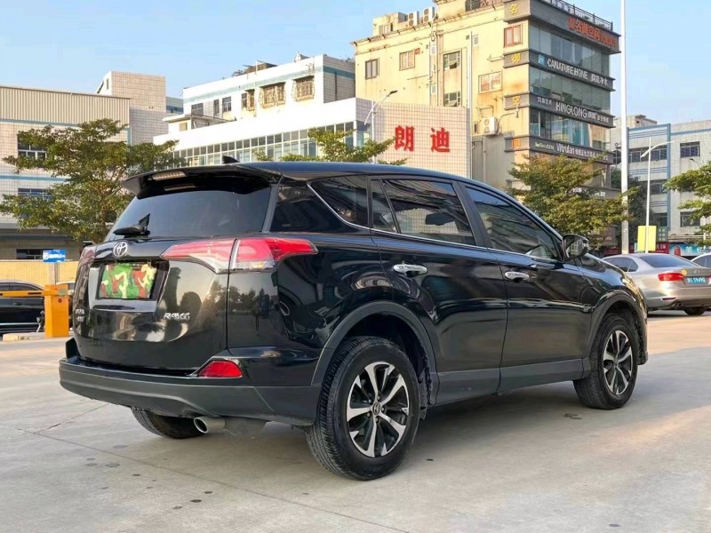 東莞17年豐田RAV4榮放8