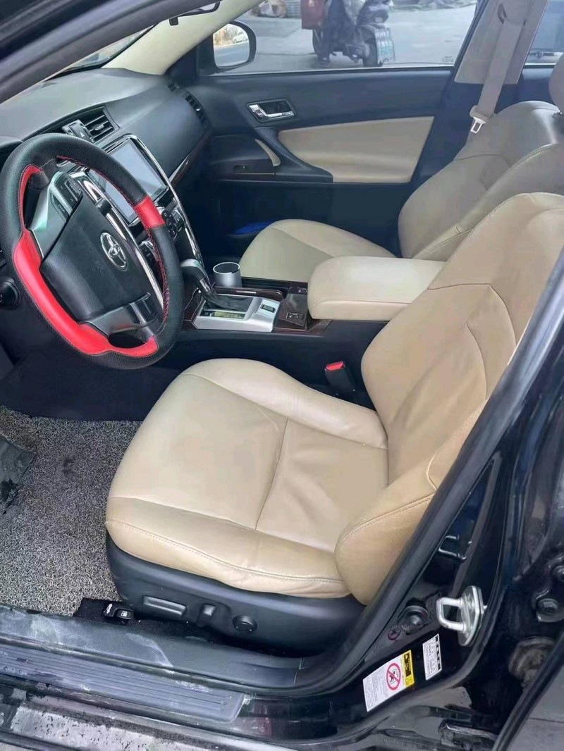 泰州14年丰田锐志4