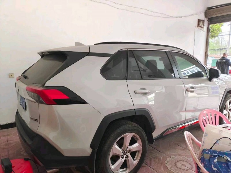 長沙19年豐田RAV44