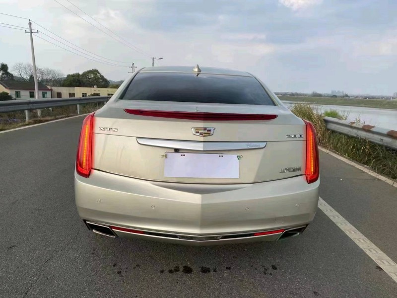 長沙17年凱迪拉克XTS3