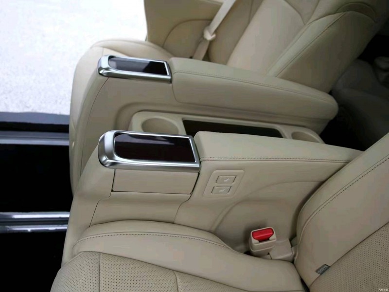 北京18年丰田埃尔法4