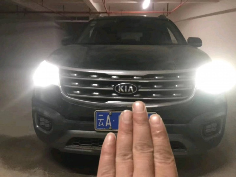 昆明18年起亞智跑1
