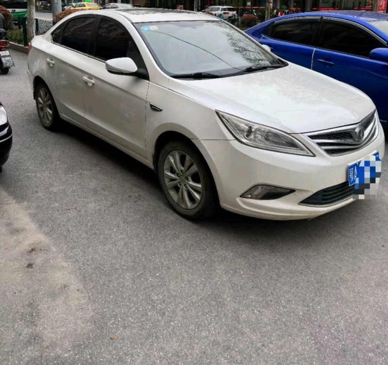 武漢14年長安汽車逸動1