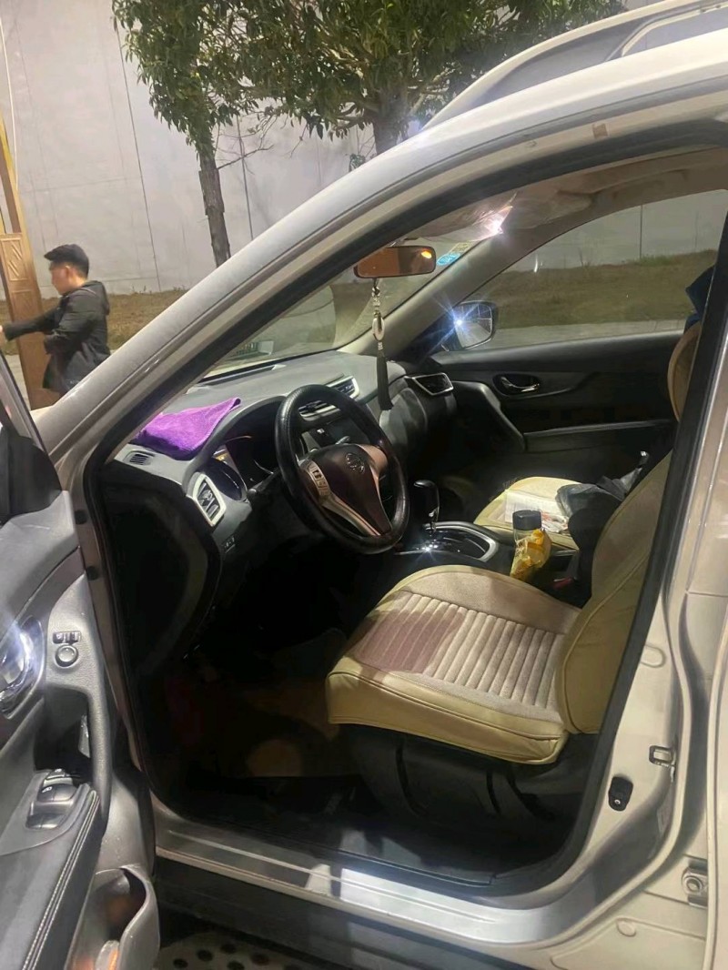 貴陽16年日產奇駿3