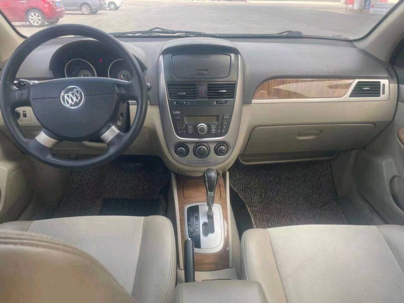 济宁16年别克凯越4