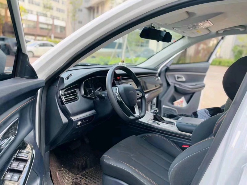 珠海20年長安汽車歐尚7