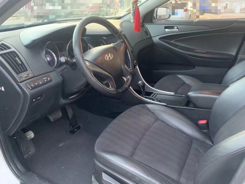 徐州13年现代索纳塔八4