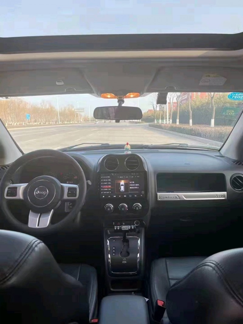 白銀18年Jeep指南者7