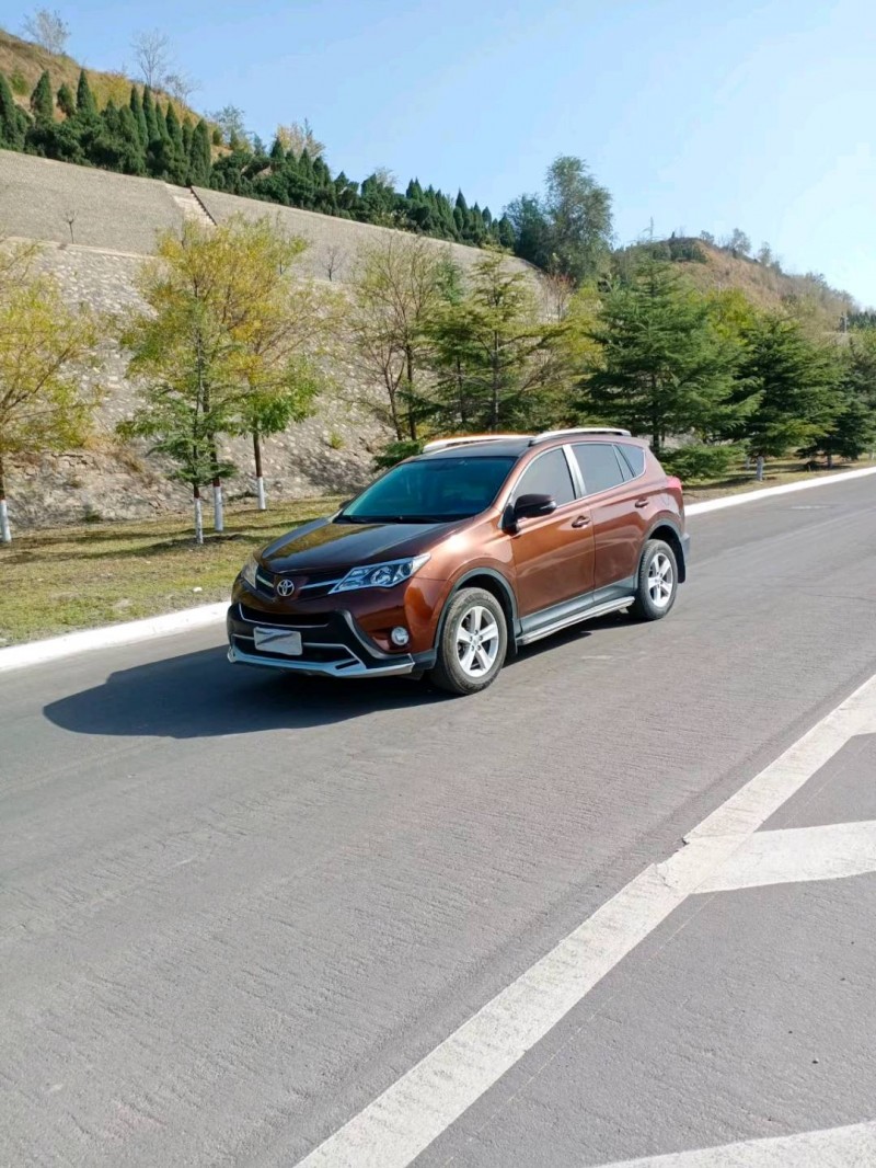 運城14年豐田RAV4榮放3