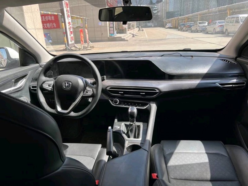 東營20年長安汽車逸動5