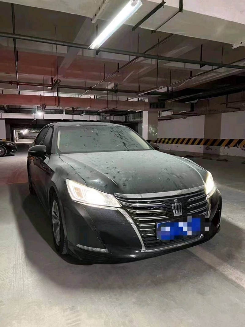 廣元15年豐田皇冠1