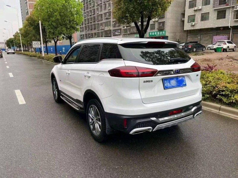岳陽19年吉利博越4