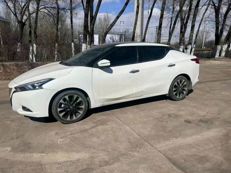 赤峰19年日產天籟3