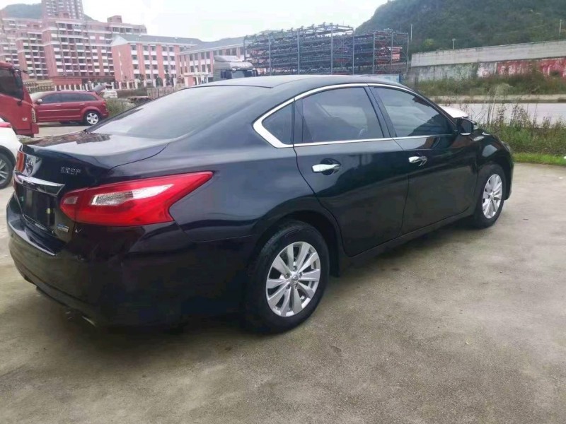 黔西南18年日產天籟3