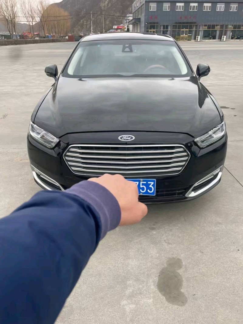 承德17年福特金牛座1