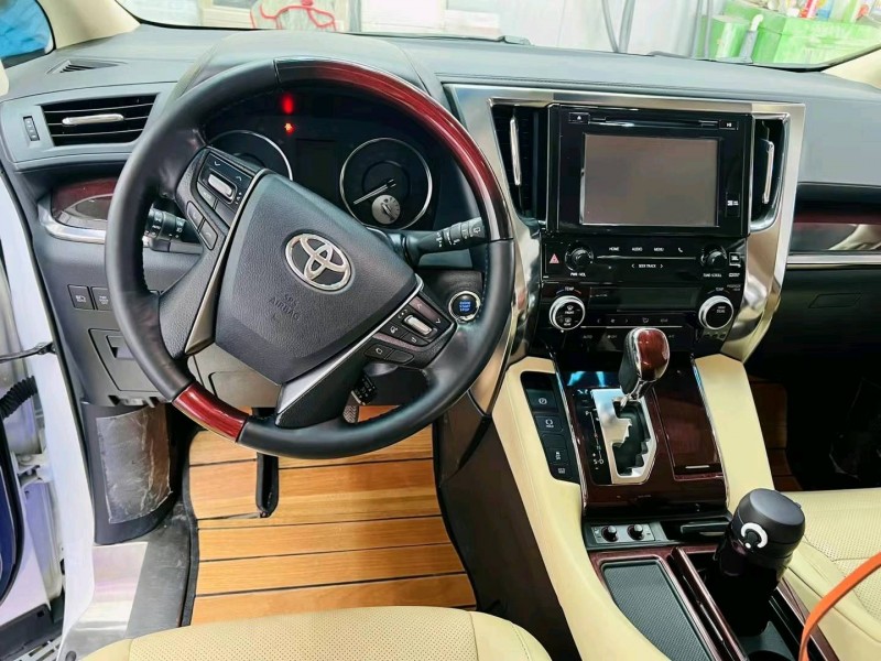 北京18年丰田埃尔法4