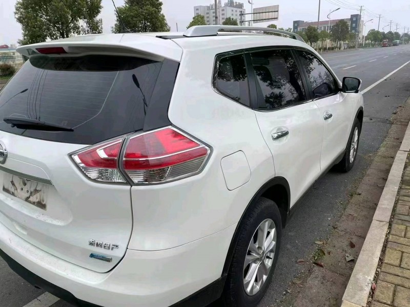 岳陽17年日產奇駿4