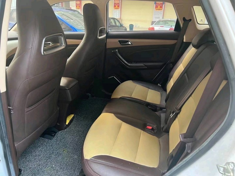 深圳18年獵豹汽車CS99