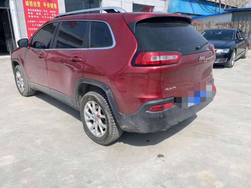 東營17年Jeep自由光5