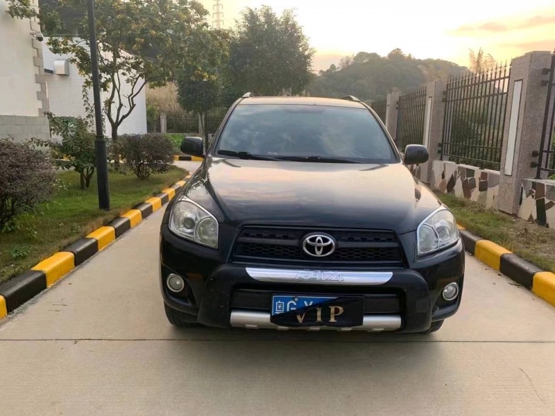 廣州13年豐田RAV41