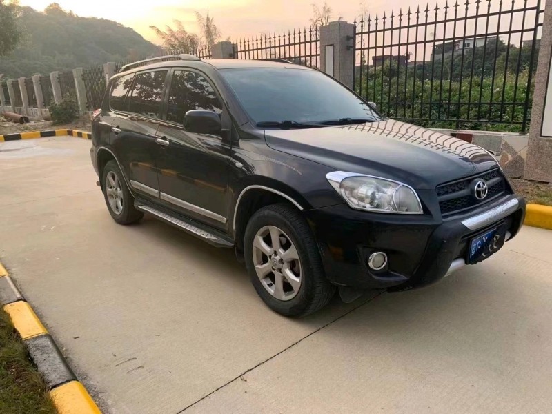 廣州13年豐田RAV42