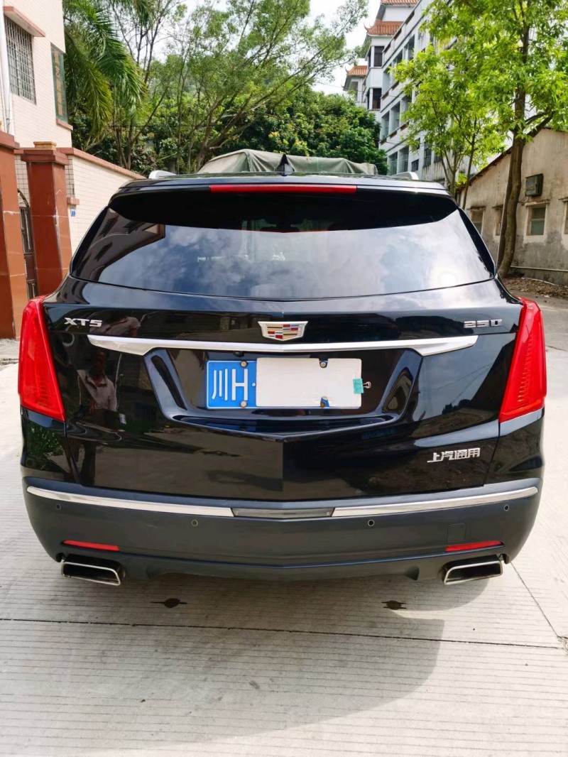 中山17年凱迪拉克XT52