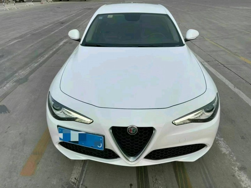 濟寧19年阿爾法·羅密歐Giulia1