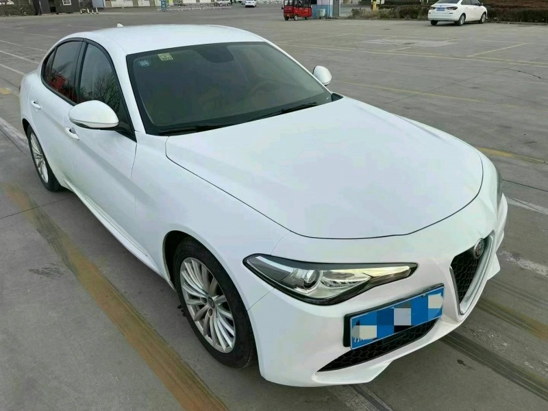 濟寧19年阿爾法·羅密歐Giulia2