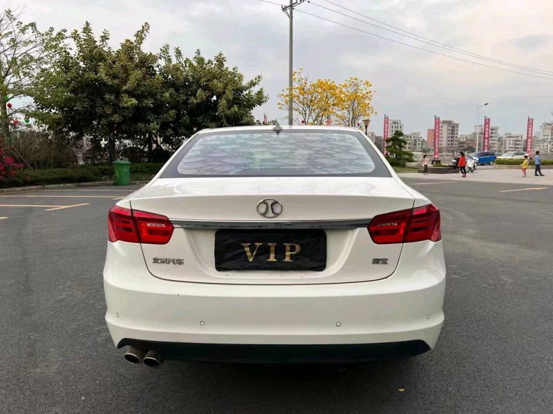 深圳19年北汽紳寶D708