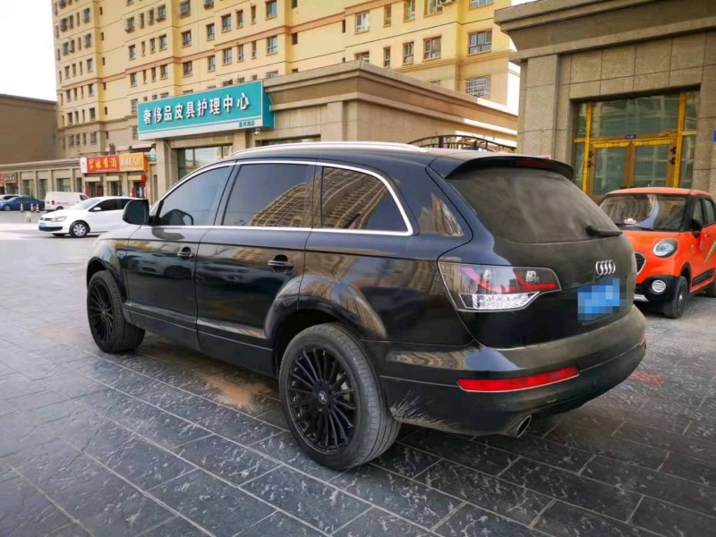 紹興12年奧迪Q75