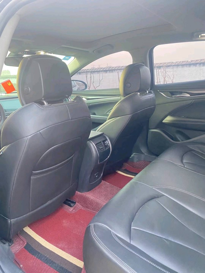 徐州20年别克君越5